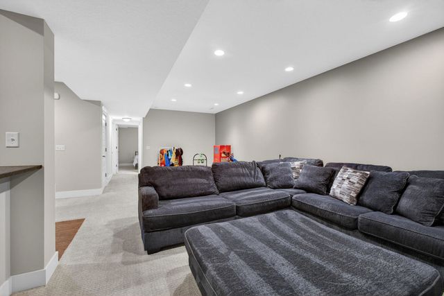 5700 Emily Road, Bettendorf, IA 52722