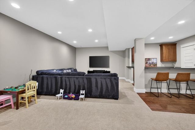5700 Emily Road, Bettendorf, IA 52722