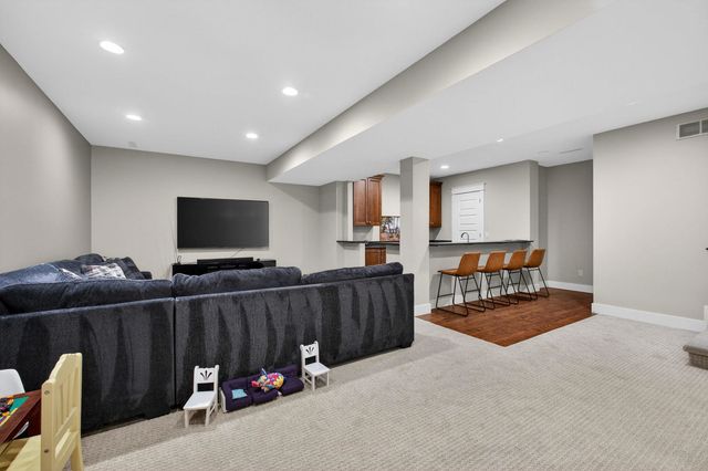 5700 Emily Road, Bettendorf, IA 52722