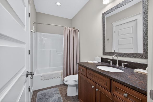 5700 Emily Road, Bettendorf, IA 52722