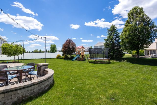 5700 Emily Road, Bettendorf, IA 52722