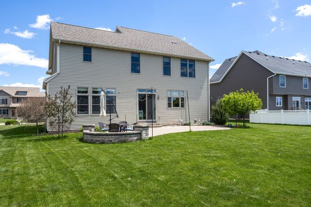 5700 Emily Road, Bettendorf, IA 52722