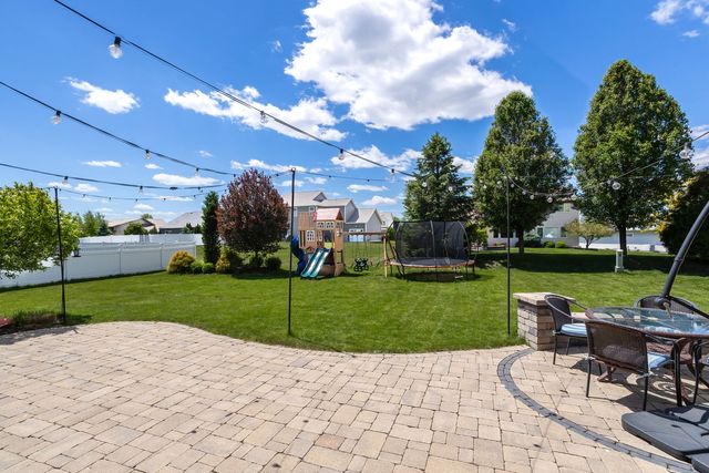 5700 Emily Road, Bettendorf, IA 52722