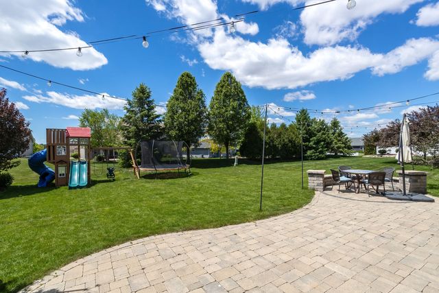 5700 Emily Road, Bettendorf, IA 52722