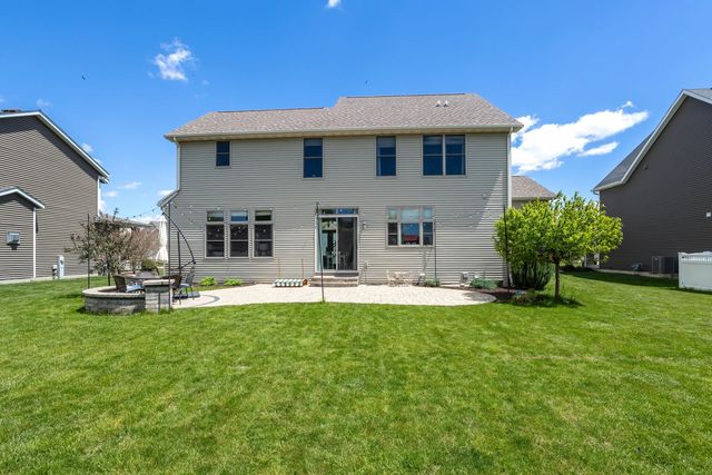 5700 Emily Road, Bettendorf, IA 52722