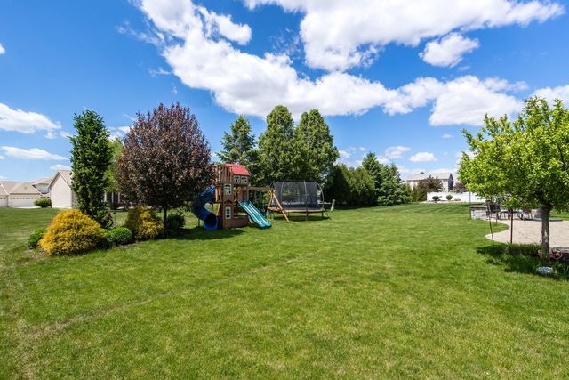5700 Emily Road, Bettendorf, IA 52722