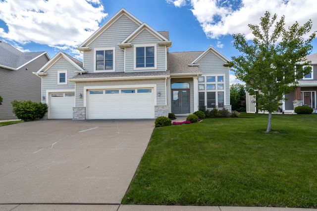 5700 Emily Road, Bettendorf, IA 52722