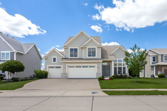 5700 Emily Road, Bettendorf, IA 52722