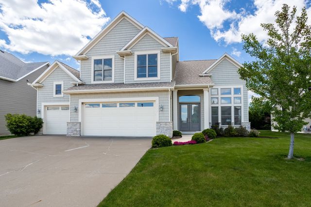 5700 Emily Road, Bettendorf, IA 52722