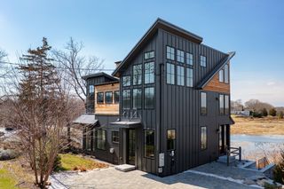 10 Chestnut Pl, Hingham, MA 02043