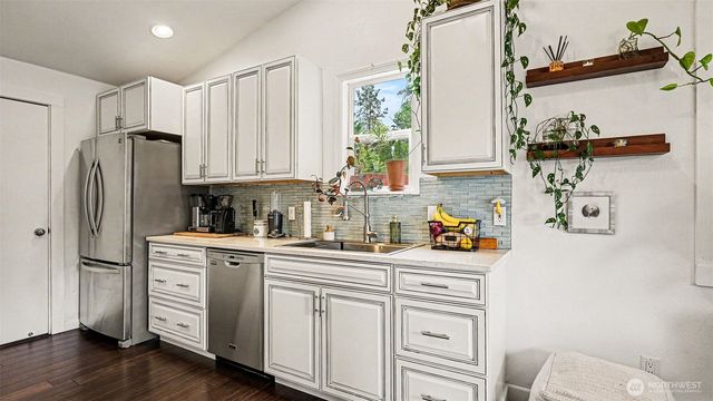 4610 S 160th Street S, Tukwila, WA 98188