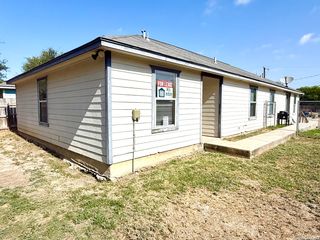 424 Amires Pl, San Antonio, TX 78237