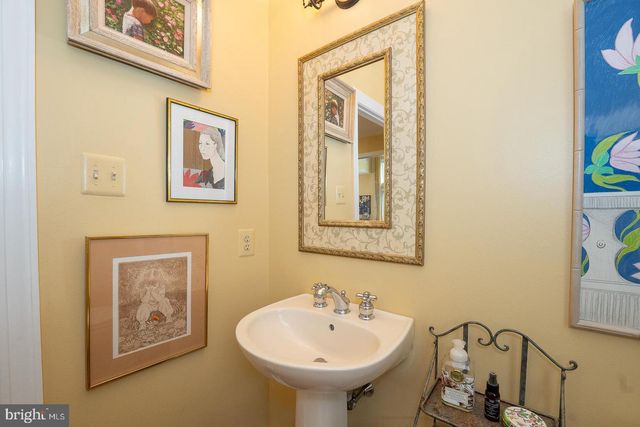 1109 RIVERVIEW LN, West Conshohocken, PA 19428