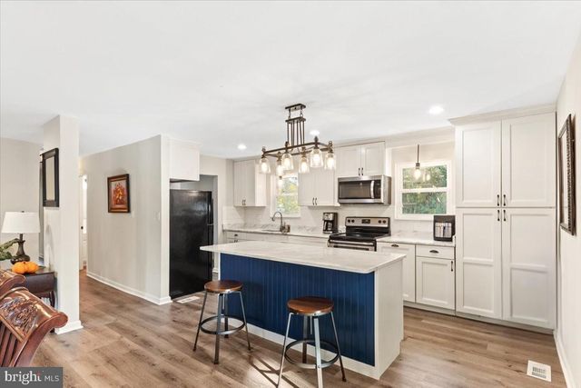 517 W RIVERSIDE DR, Lanexa, VA 23089