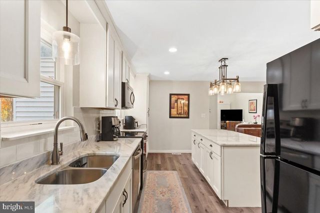 517 W RIVERSIDE DR, Lanexa, VA 23089