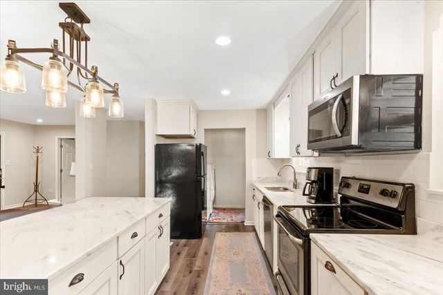 517 W RIVERSIDE DR, Lanexa, VA 23089