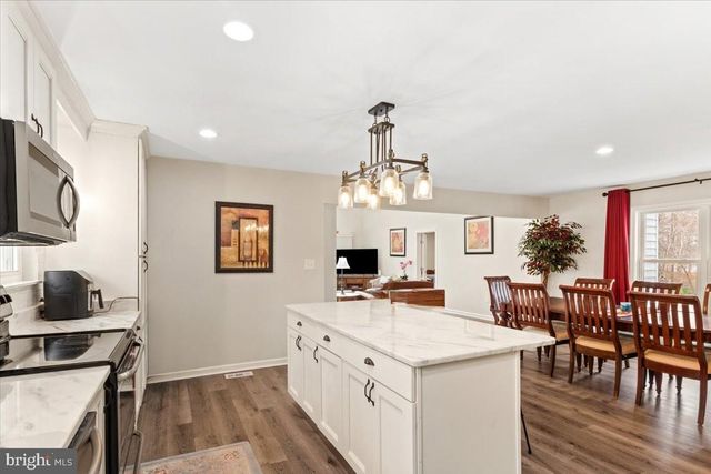 517 W RIVERSIDE DR, Lanexa, VA 23089