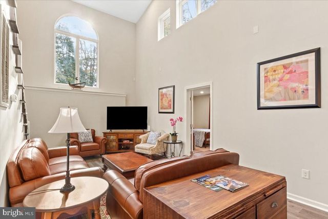 517 W RIVERSIDE DR, Lanexa, VA 23089