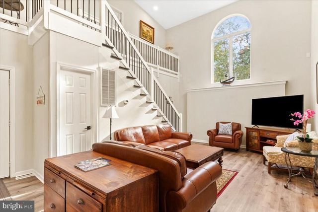 517 W RIVERSIDE DR, Lanexa, VA 23089