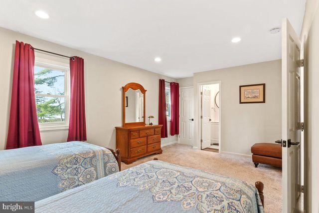 517 W RIVERSIDE DR, Lanexa, VA 23089