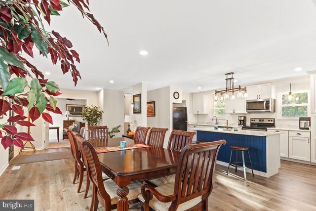 517 W RIVERSIDE DR, Lanexa, VA 23089