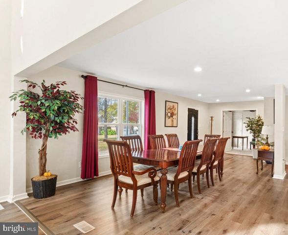 517 W RIVERSIDE DR, Lanexa, VA 23089