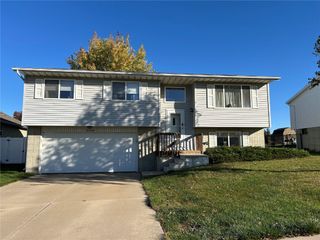 2610 Bullis Drive, Marion, IA 52302