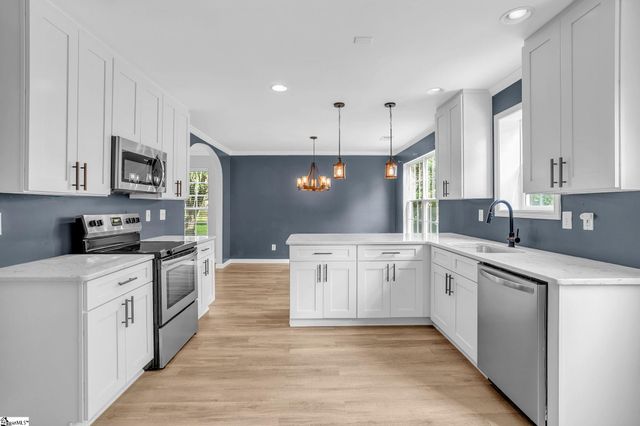 15 Crossview Drive, Simpsonville, SC 29680
