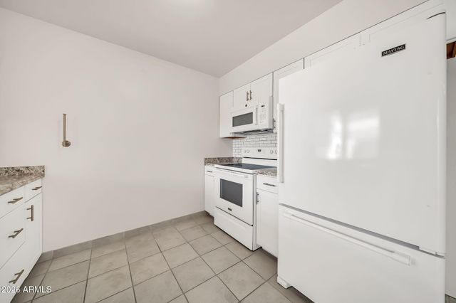 14026 N THUNDERBIRD Boulevard, Sun City, AZ 85351