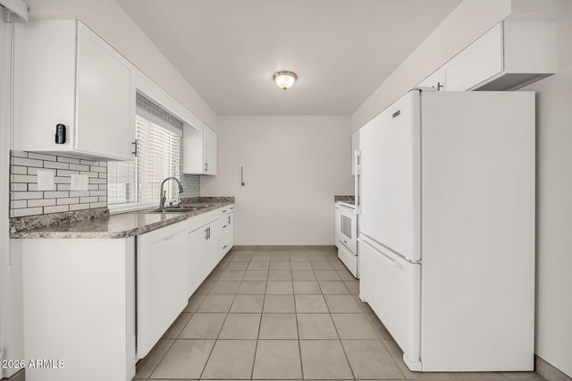 14026 N THUNDERBIRD Boulevard, Sun City, AZ 85351