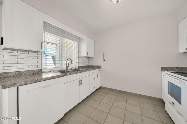 14026 N THUNDERBIRD Boulevard, Sun City, AZ 85351