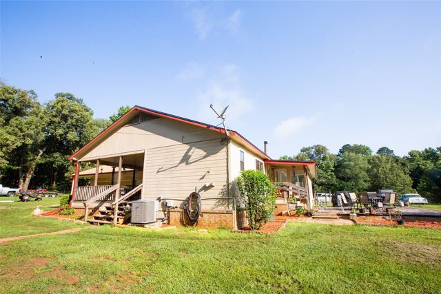 1211 AN County Road 153, Palestine, TX 75801