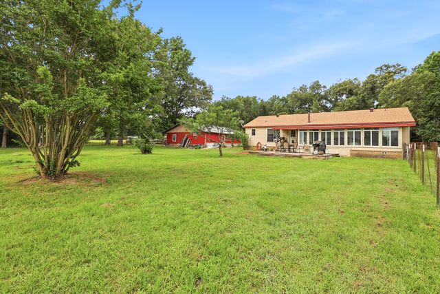 1211 AN County Road 153, Palestine, TX 75801