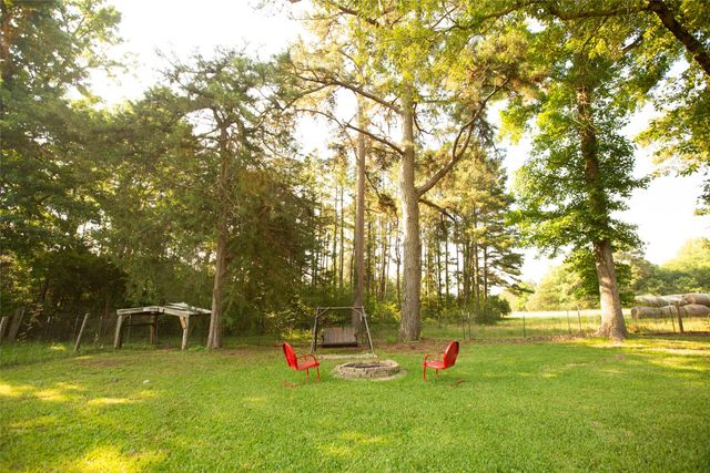 1211 AN County Road 153, Palestine, TX 75801