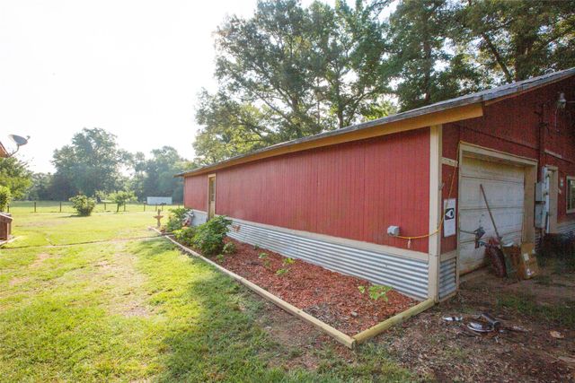 1211 AN County Road 153, Palestine, TX 75801