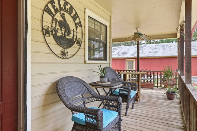 1211 AN County Road 153, Palestine, TX 75801