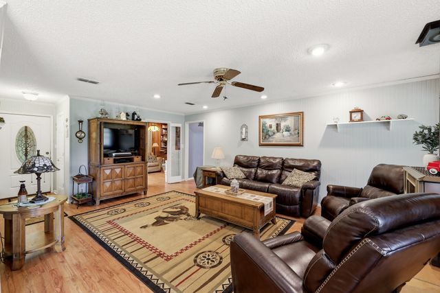 1211 AN County Road 153, Palestine, TX 75801