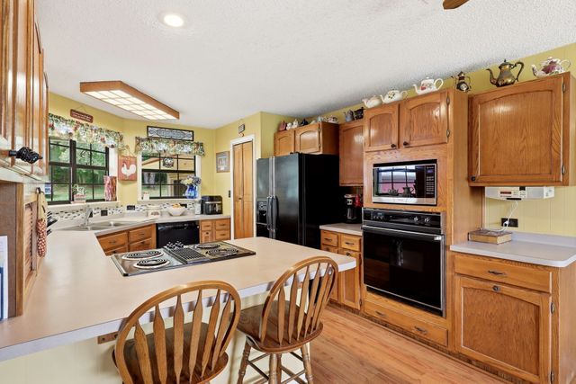 1211 AN County Road 153, Palestine, TX 75801