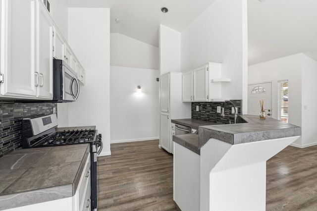 1515 Morgan Drive, Kingsburg, CA 93631