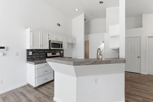 1515 Morgan Drive, Kingsburg, CA 93631