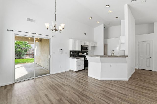 1515 Morgan Drive, Kingsburg, CA 93631