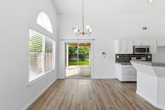 1515 Morgan Drive, Kingsburg, CA 93631