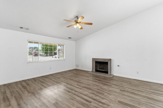 1515 Morgan Drive, Kingsburg, CA 93631