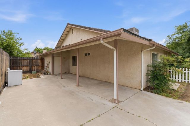 1515 Morgan Drive, Kingsburg, CA 93631