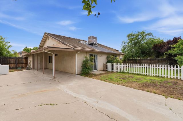 1515 Morgan Drive, Kingsburg, CA 93631