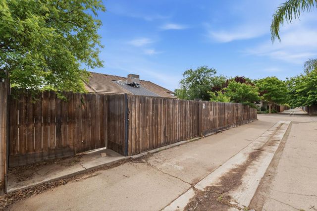 1515 Morgan Drive, Kingsburg, CA 93631