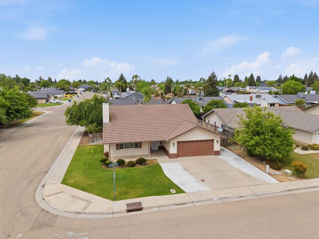 1515 Morgan Drive, Kingsburg, CA 93631