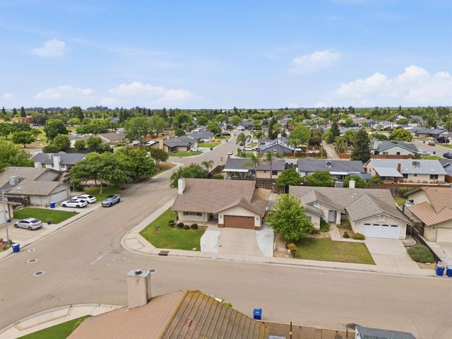 1515 Morgan Drive, Kingsburg, CA 93631