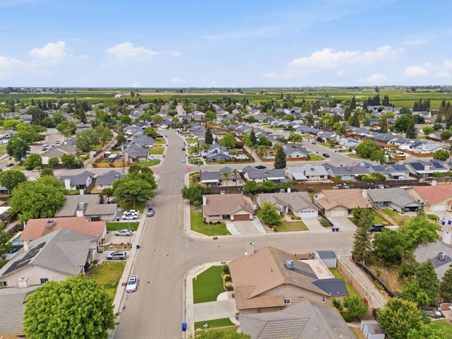 1515 Morgan Drive, Kingsburg, CA 93631