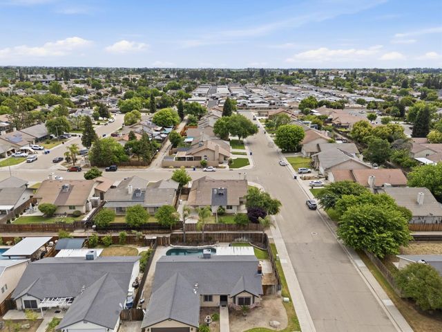 1515 Morgan Drive, Kingsburg, CA 93631